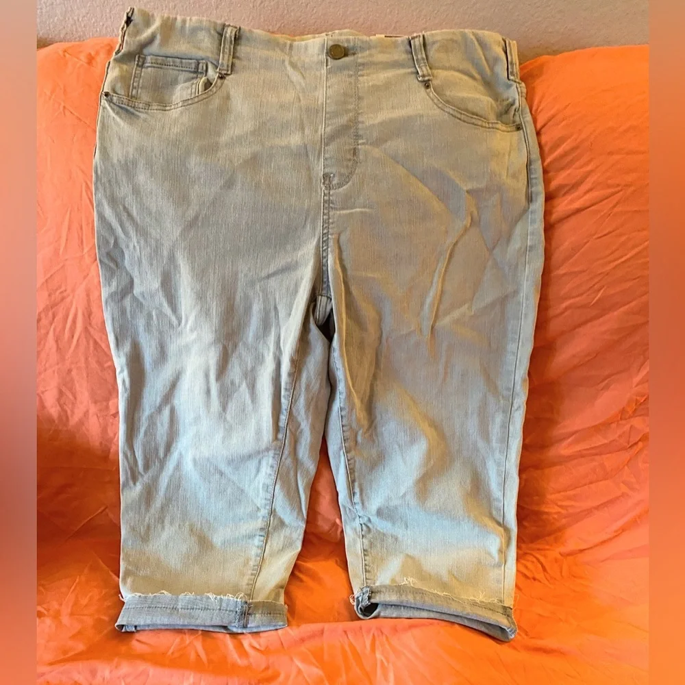 Time and Tru Light Blue Jean Capris